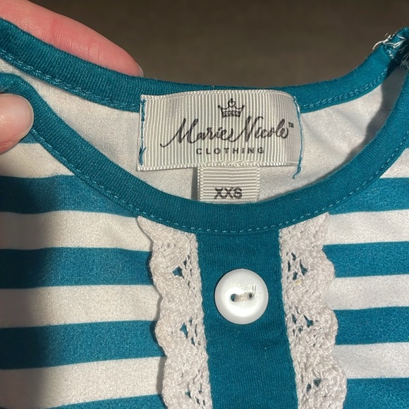 Smocked top with ruffle leggings - Picture 2 of 2